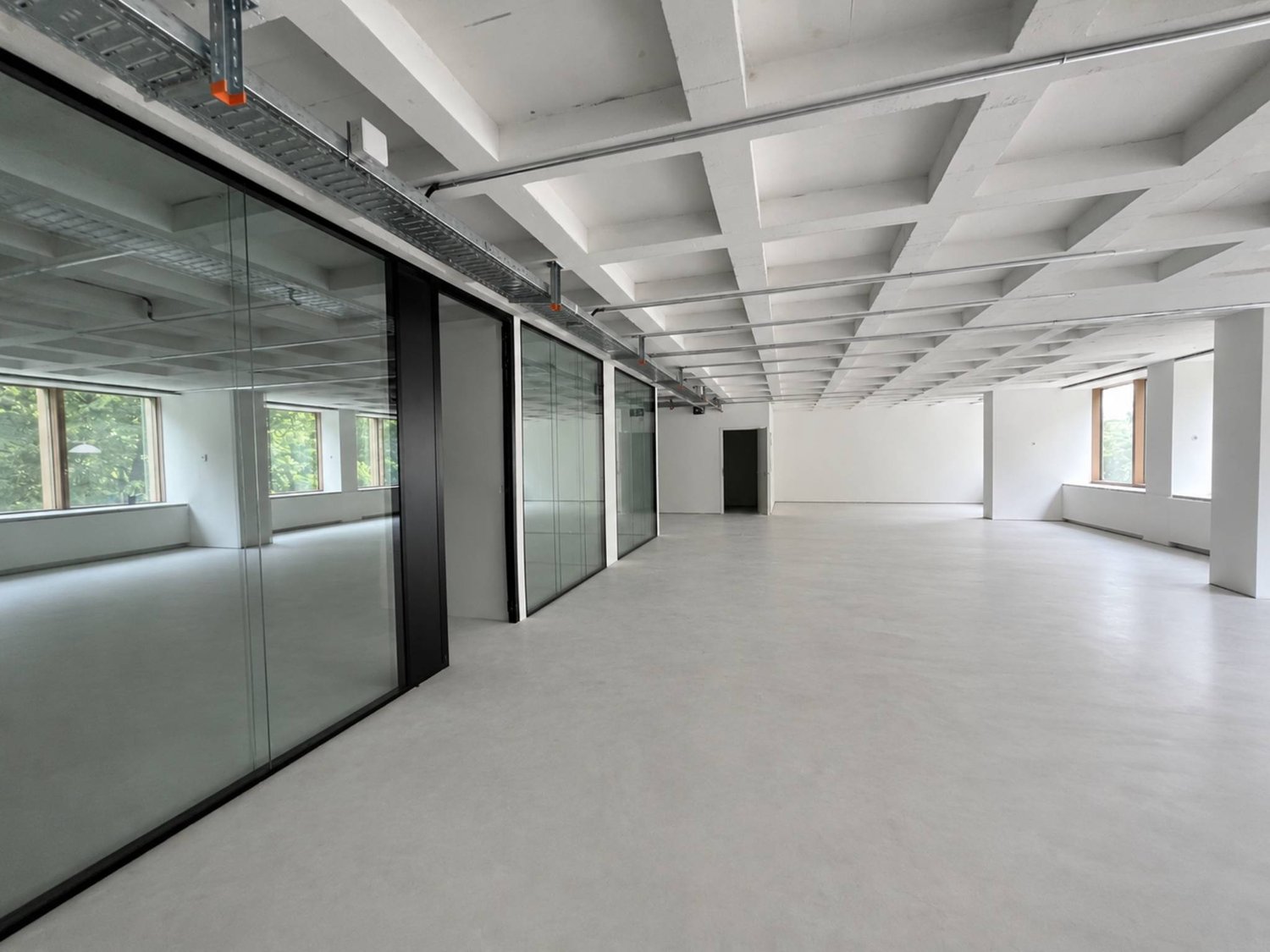 ufficio di 244m², foto 2 di 8