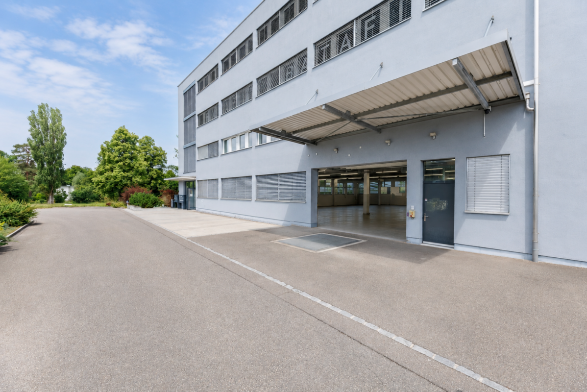 674m² commerciale