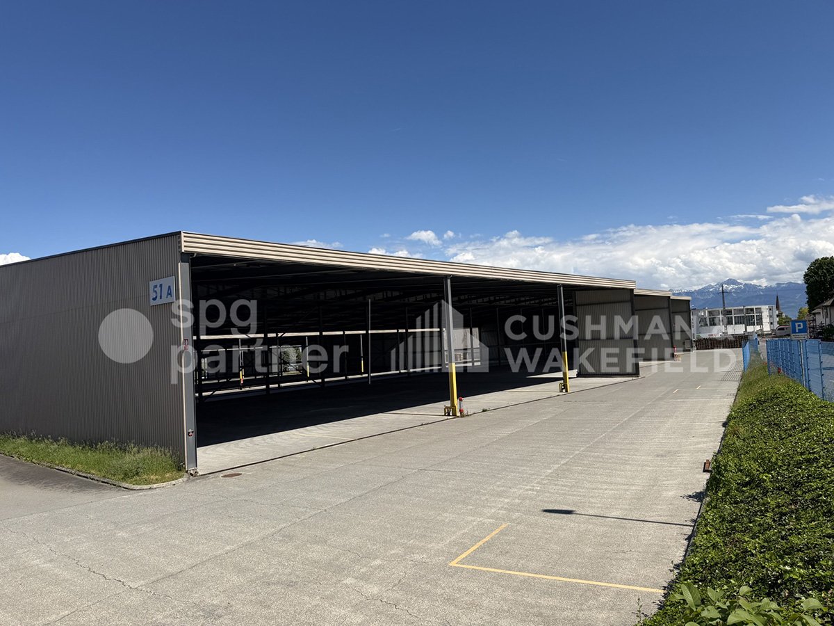 12000m² commercial","description":"12,000 m² covered storage halls, divisible from 1,000 m², ready for your project!

Between Genève and Lausanne, St-Prex benefits from a strategic positioning in the heart of the Arc lémanique.

The site consists of three covered storage halls, designed exclusively 