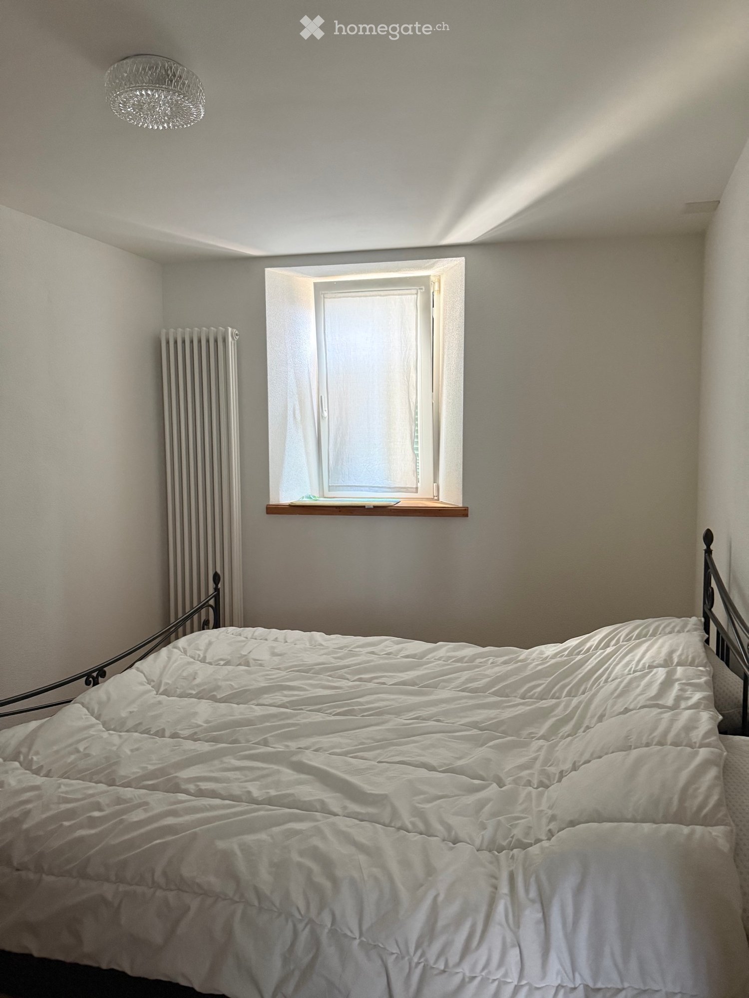 Appartement de 2 pièces
Je cherche un repreneur pour un charmant appartement de 2,5 pièces réparti sur deux étages, avec mansarde,
place de parc extérieure découverte et cave.
CHF 1100.- + CHF 150 de charges
Possibilité de reprendre tous les meubles, prix à convenir.
Arrêt de bus juste devant la mai