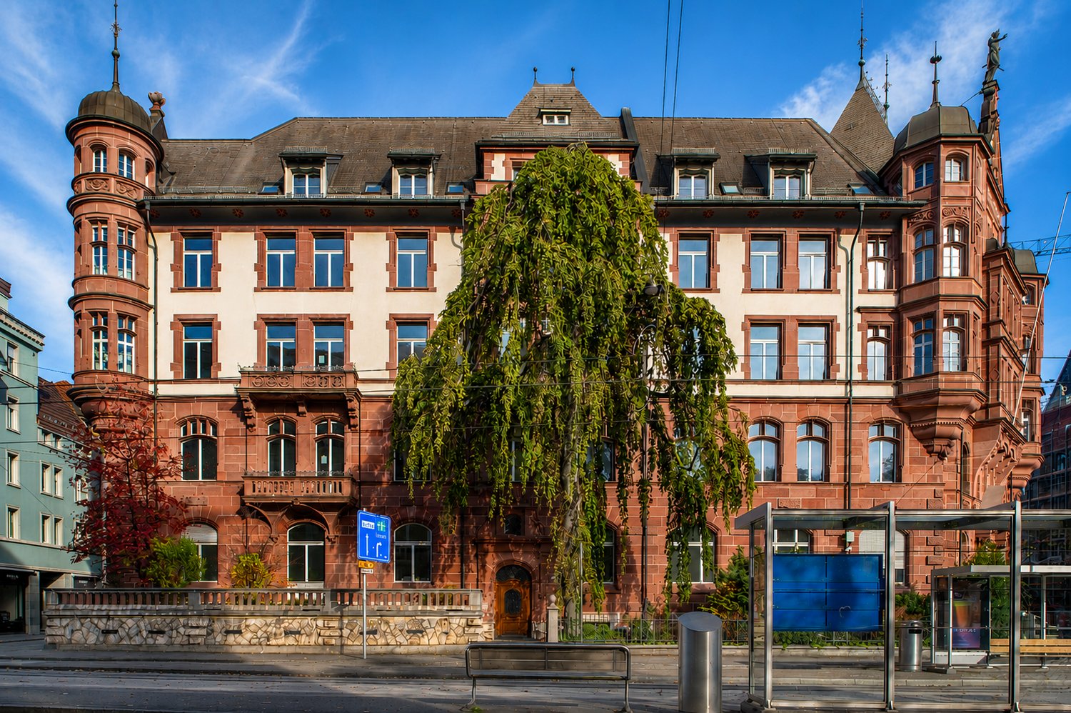 2000m² office