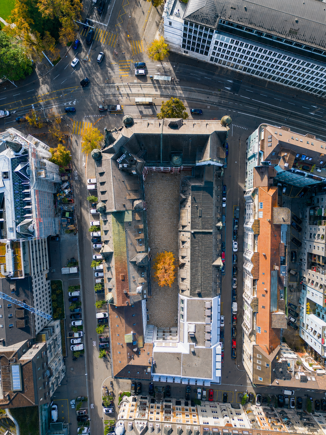 2000m² office