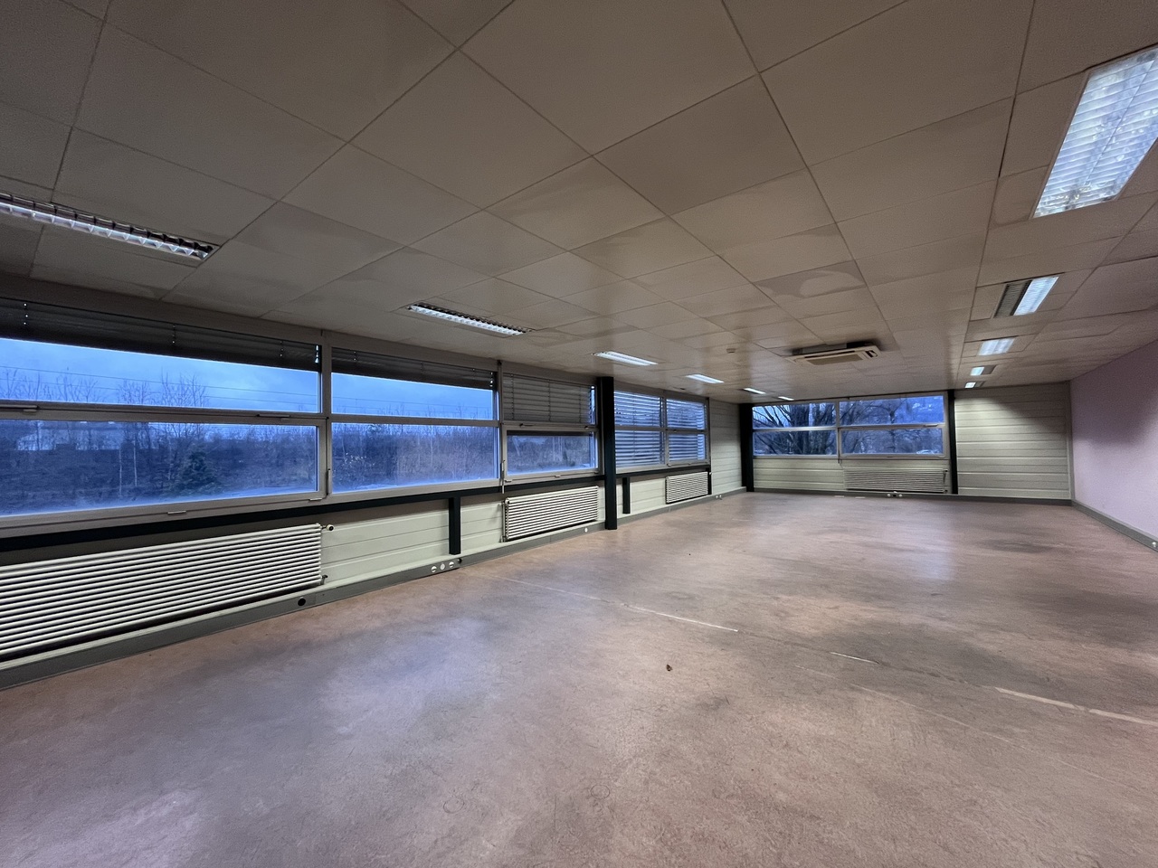 103m² office