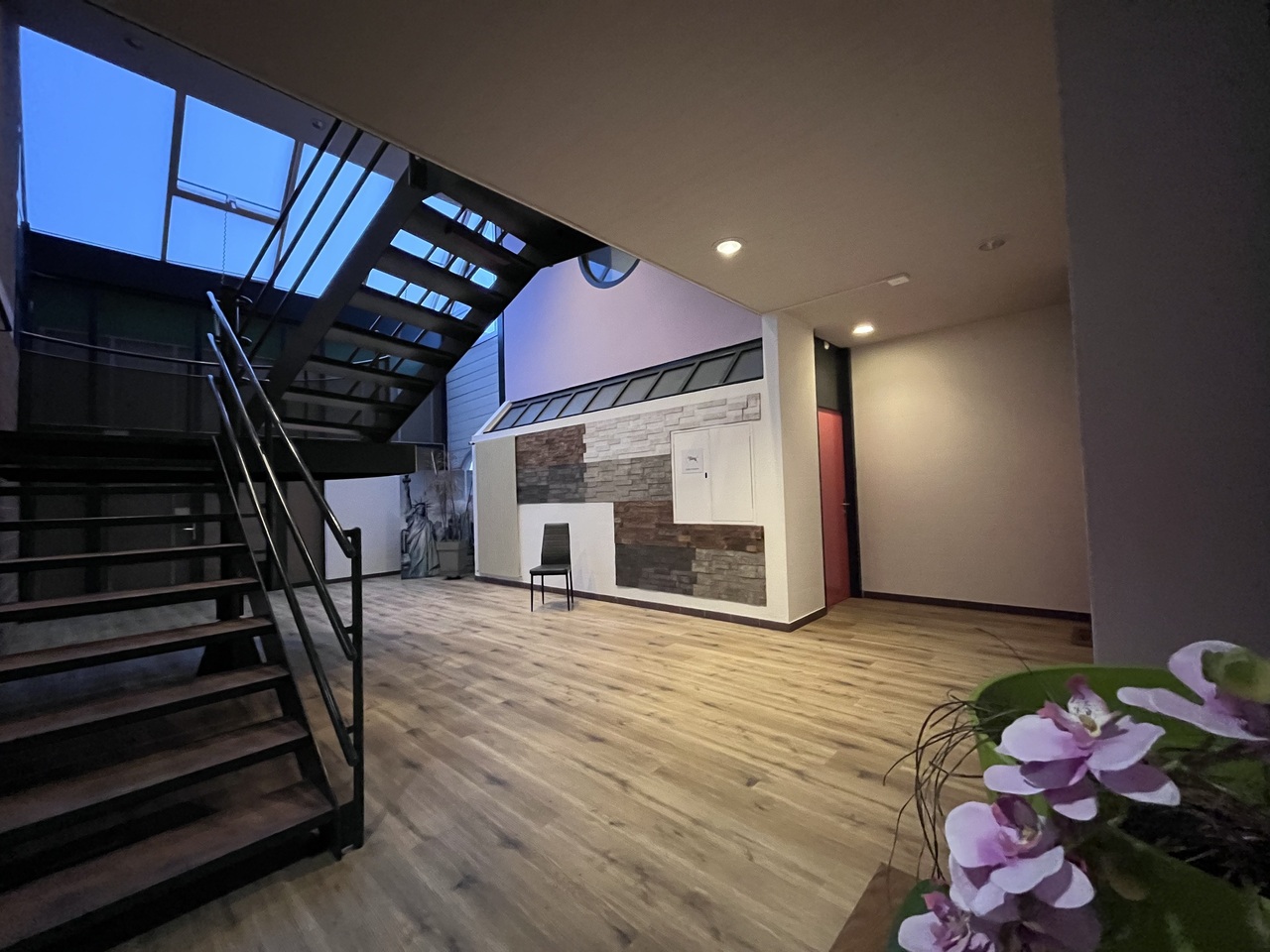 103m² office