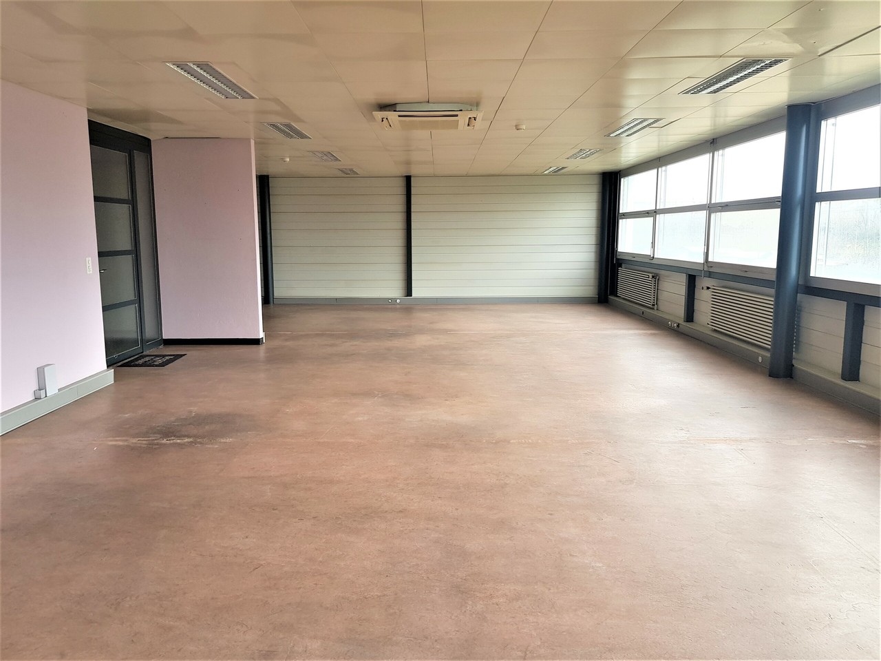 103m² office