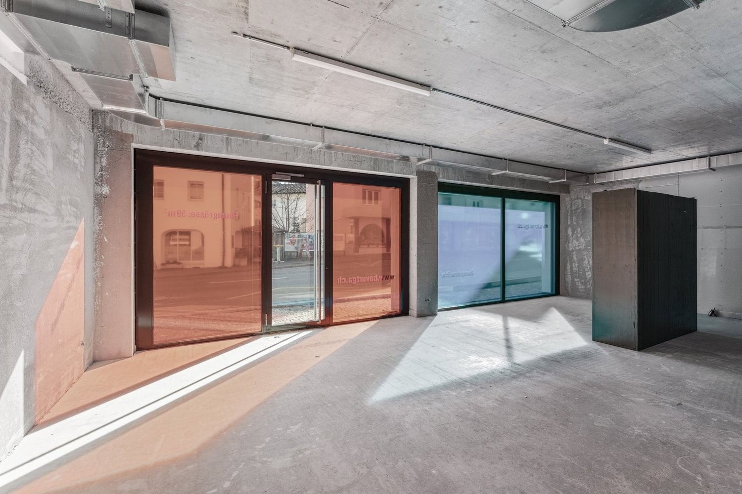59m² shop