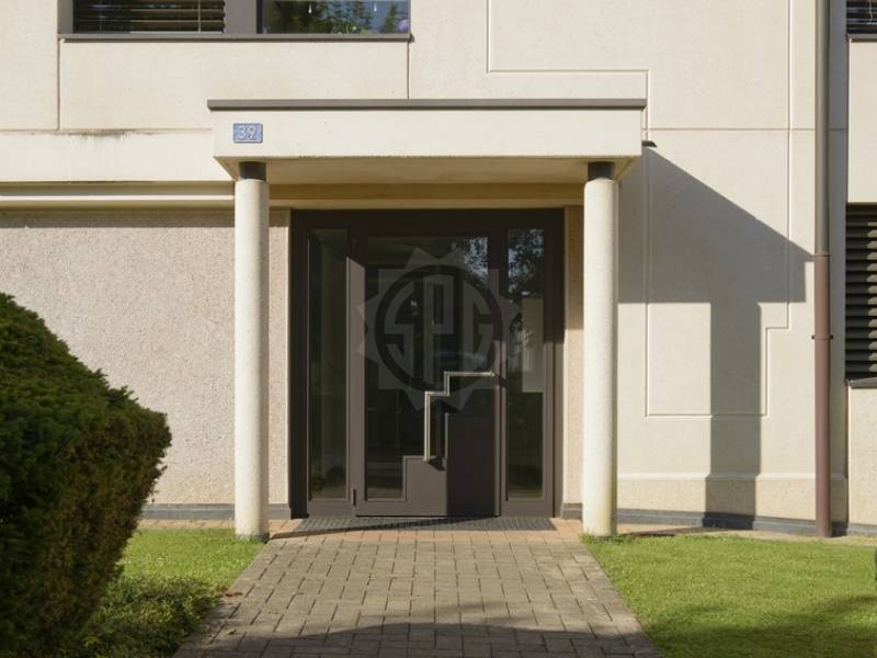 Posto auto coperto

Parking intérieur No 38
\- Au 1er sous-sol
\- Bail à durée indéterminée
\- Disponibilité immédiate