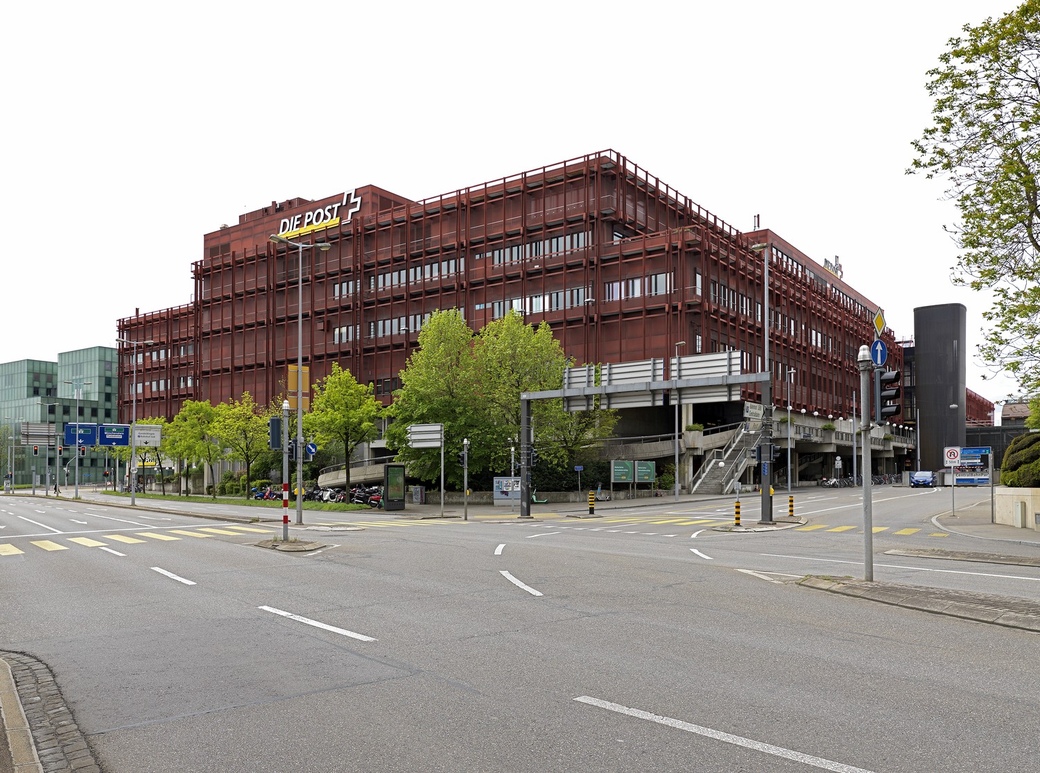 819m² shop