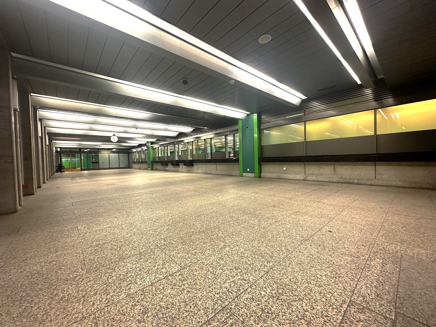 819m² shop