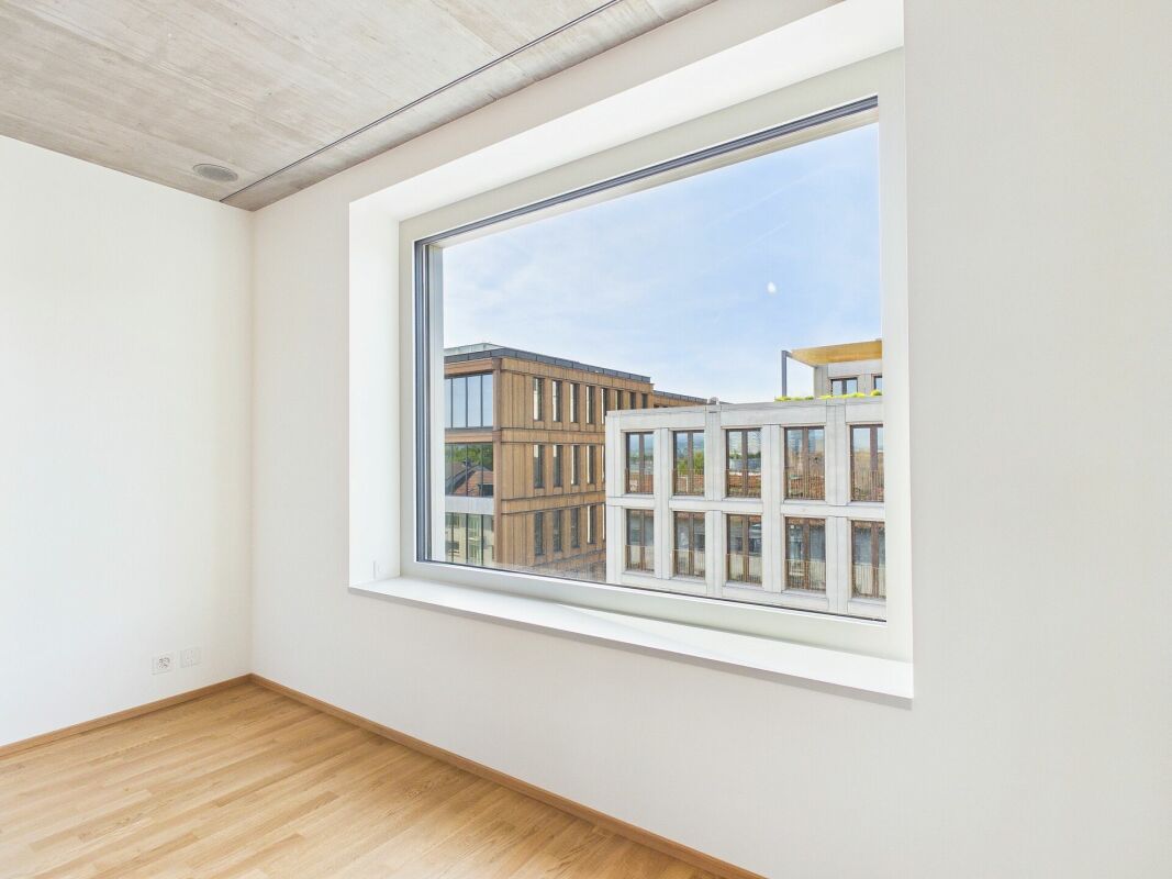 Appartamento di 2 ½ locali

Moderno appartamento al primo utilizzo con soffitto in cemento a vista e balcone a Basilea 

Siete alla ricerca di un appartamento elegante e moderno a Basilea? Questo appartamento di 2.5 locali al primo utilizzo vi offre una sensazione abitativa unica. Su una superficie , foto 5 di 10
