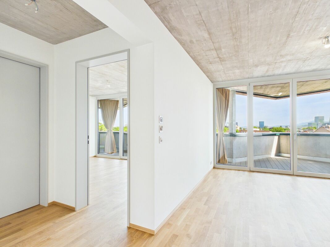 Appartamento di 2 ½ locali

Moderno appartamento al primo utilizzo con soffitto in cemento a vista e balcone a Basilea 

Siete alla ricerca di un appartamento elegante e moderno a Basilea? Questo appartamento di 2.5 locali al primo utilizzo vi offre una sensazione abitativa unica. Su una superficie , foto 10 di 10