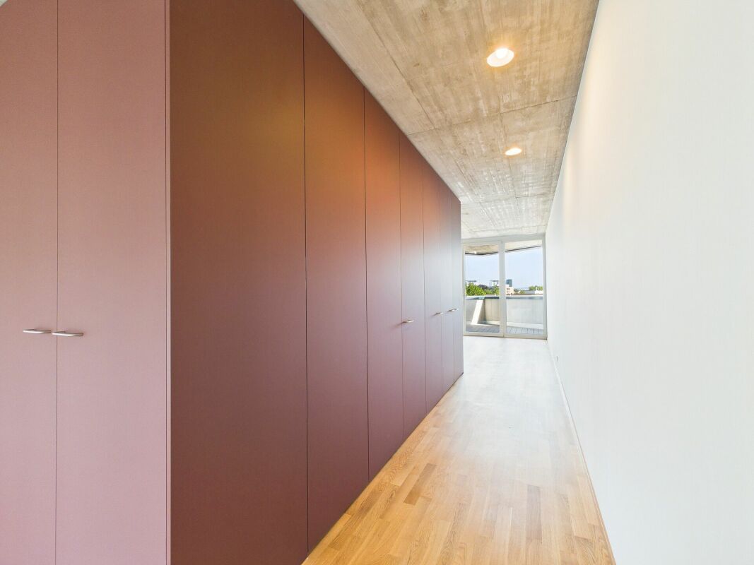 Appartamento di 2 ½ locali

Moderno appartamento al primo utilizzo con soffitto in cemento a vista e balcone a Basilea 

Siete alla ricerca di un appartamento elegante e moderno a Basilea? Questo appartamento di 2.5 locali al primo utilizzo vi offre una sensazione abitativa unica. Su una superficie , foto 9 di 10