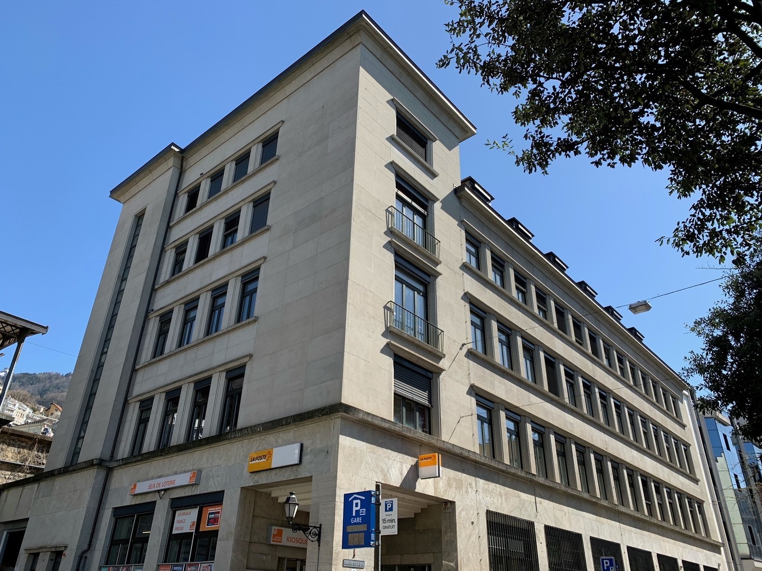 95m² office