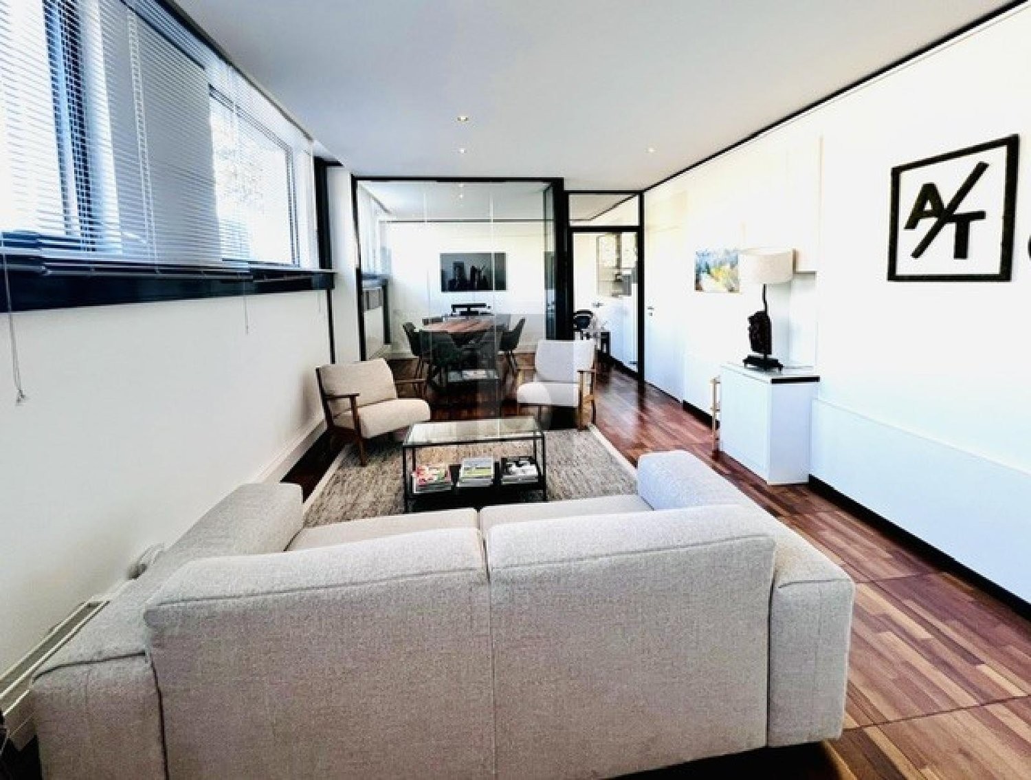 84m² ufficio, foto 1 di 4