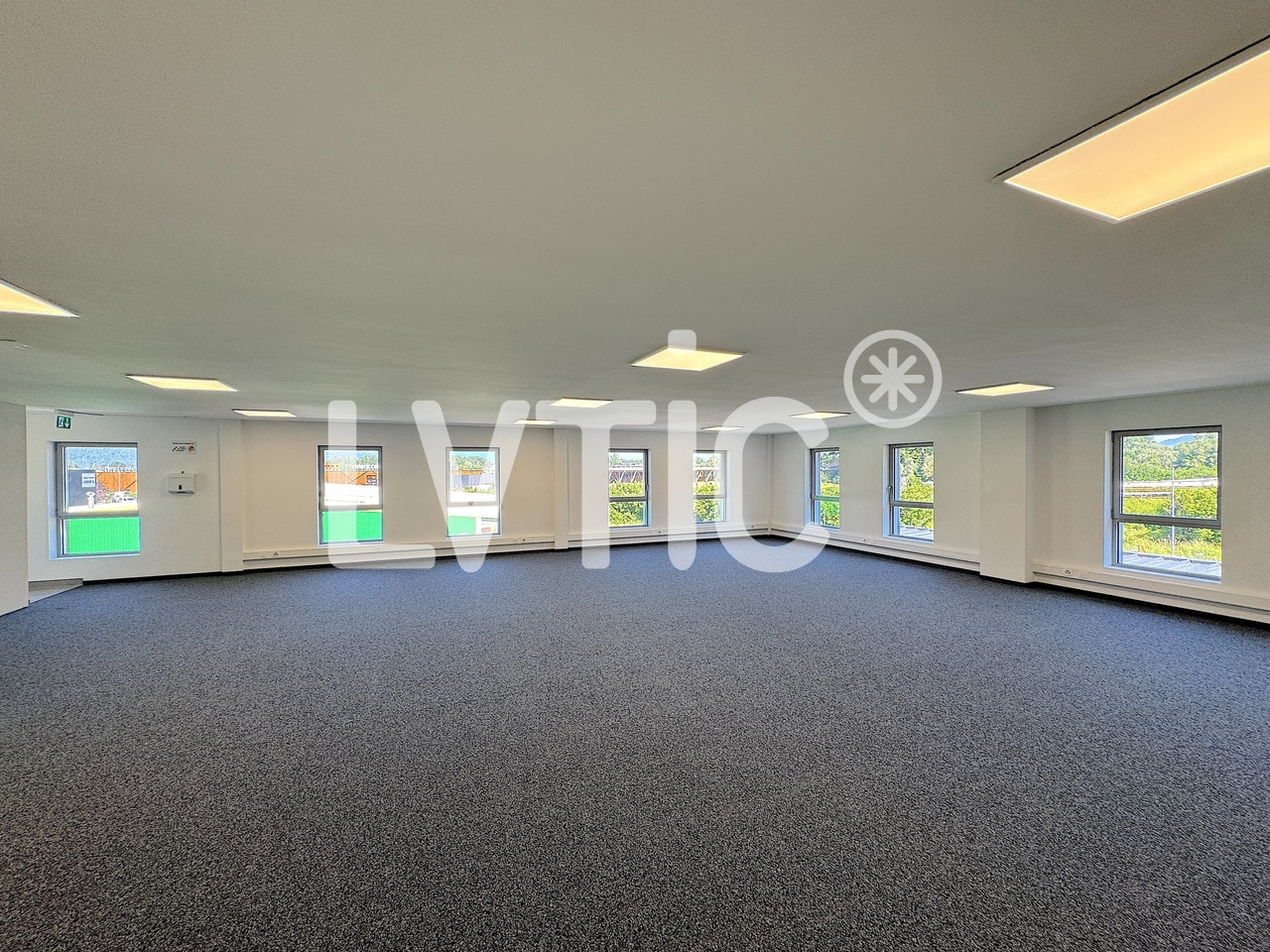166m² office