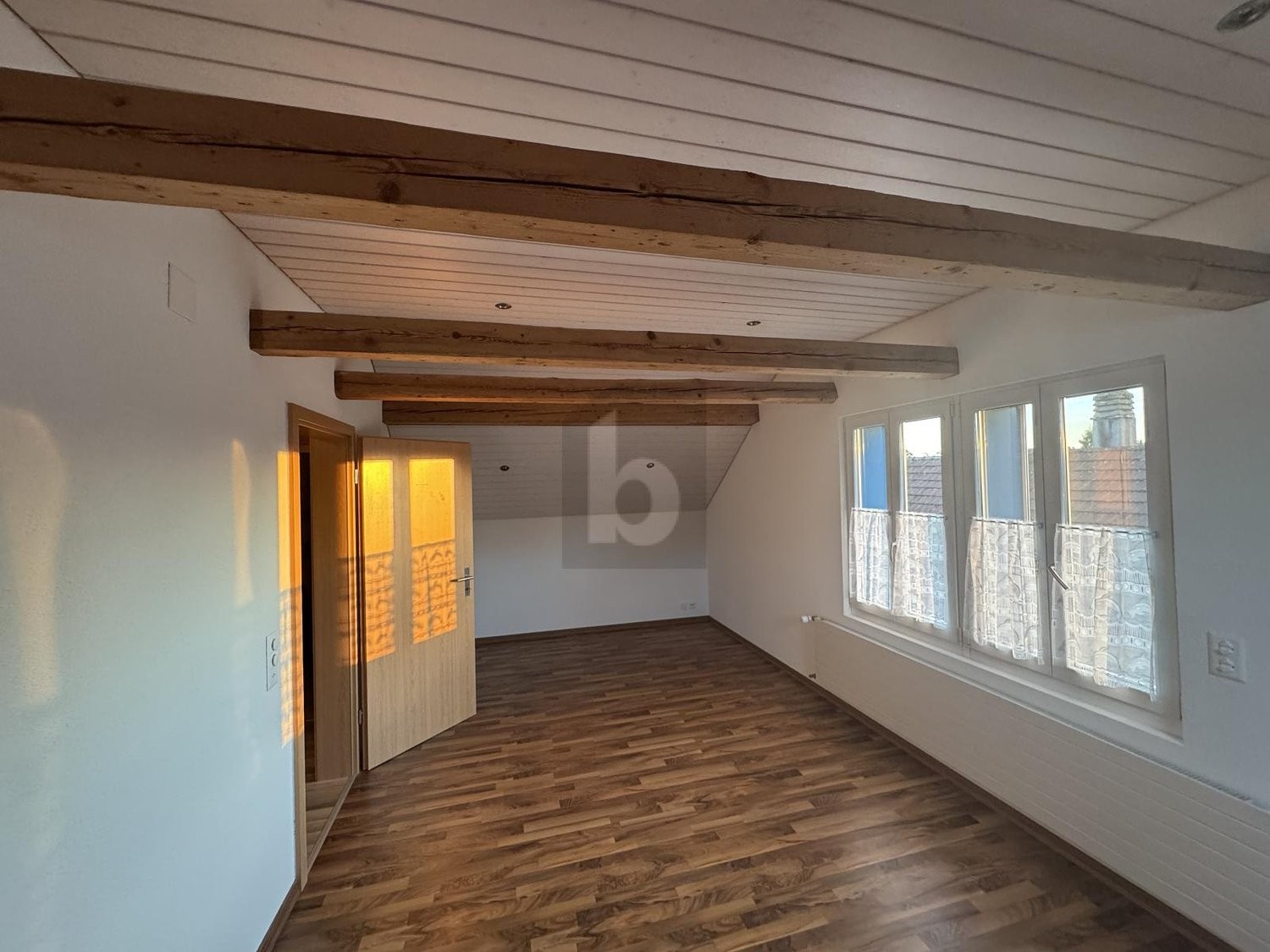Appartamento mansardato di 5 ½ locali, foto 1 di 4
