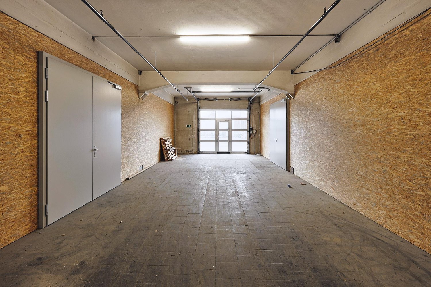 584m² commerciale, foto 7 di 9