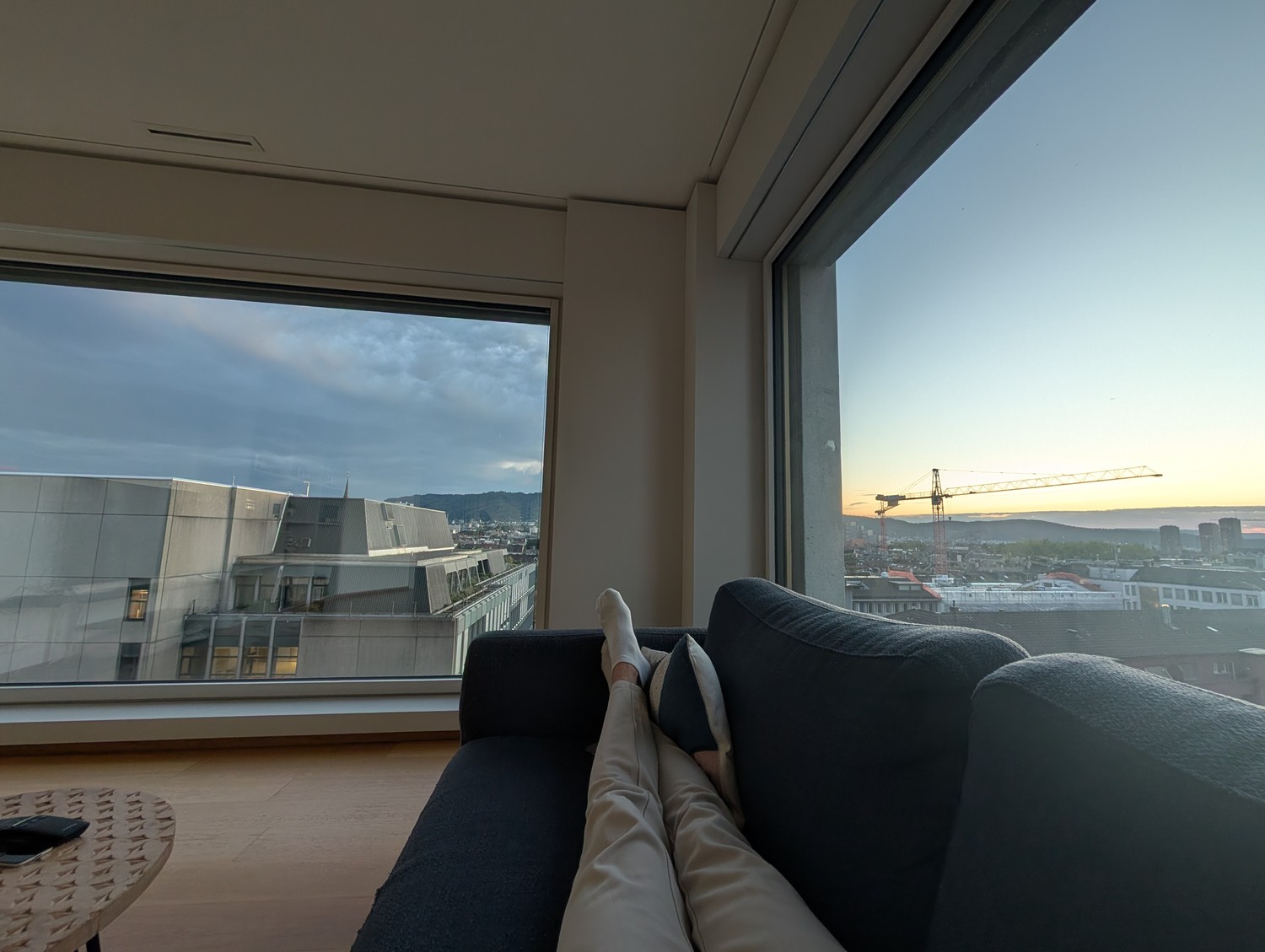 Zimmer in einer Wohngemeinschaft

Verfügbar von Oktober - Dezember (Mindestaufenthalt von 1 Monat): ein wunderschönes privates Zimmer in einer modernen Wohngemeinschaft, mit eigenem Badezimmer und eigenem Kühlschrank für maximalen Komfort. Sie werden mit zwei super coolen Mitbewohnern in einem freun