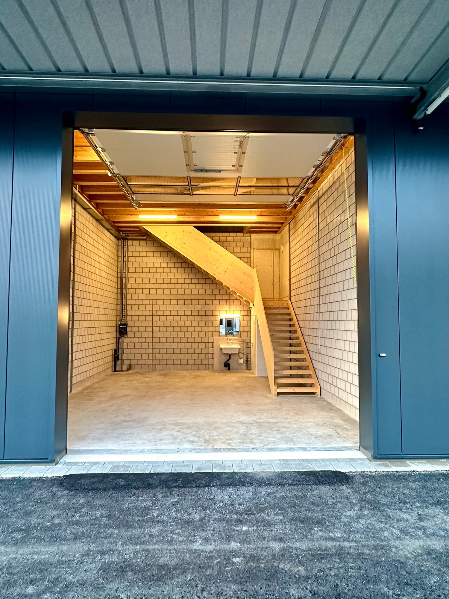 110m² commercial
