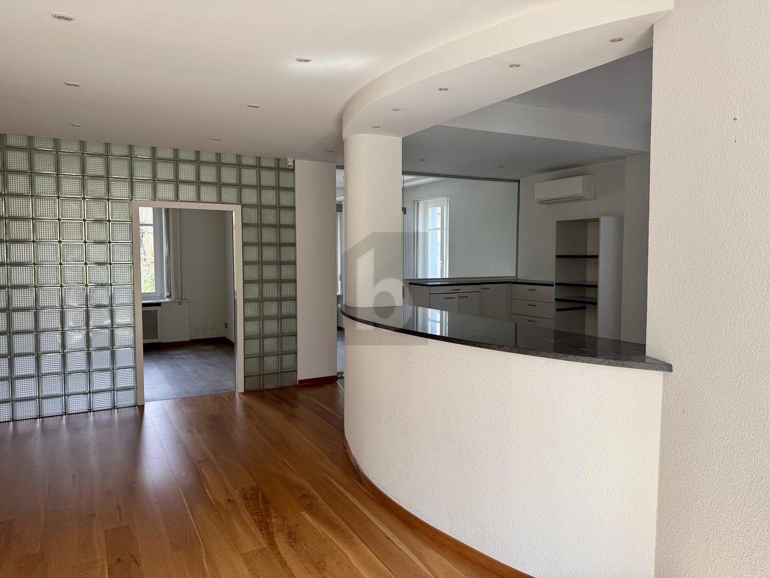 127m² office