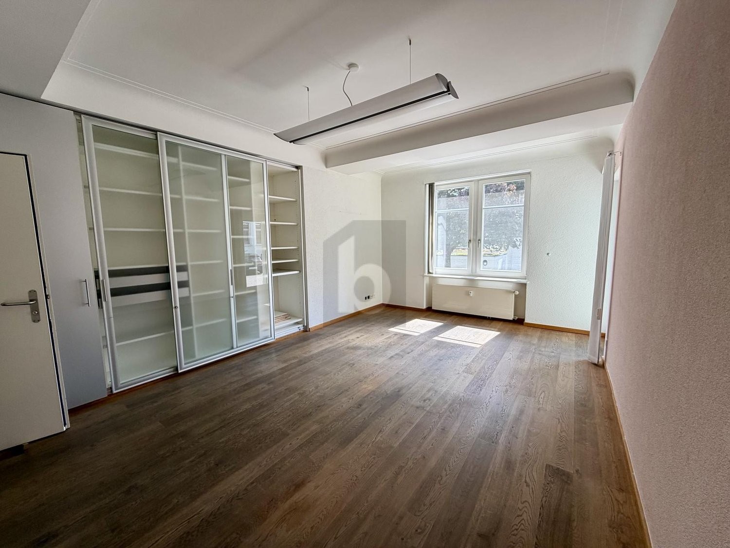 127m² office