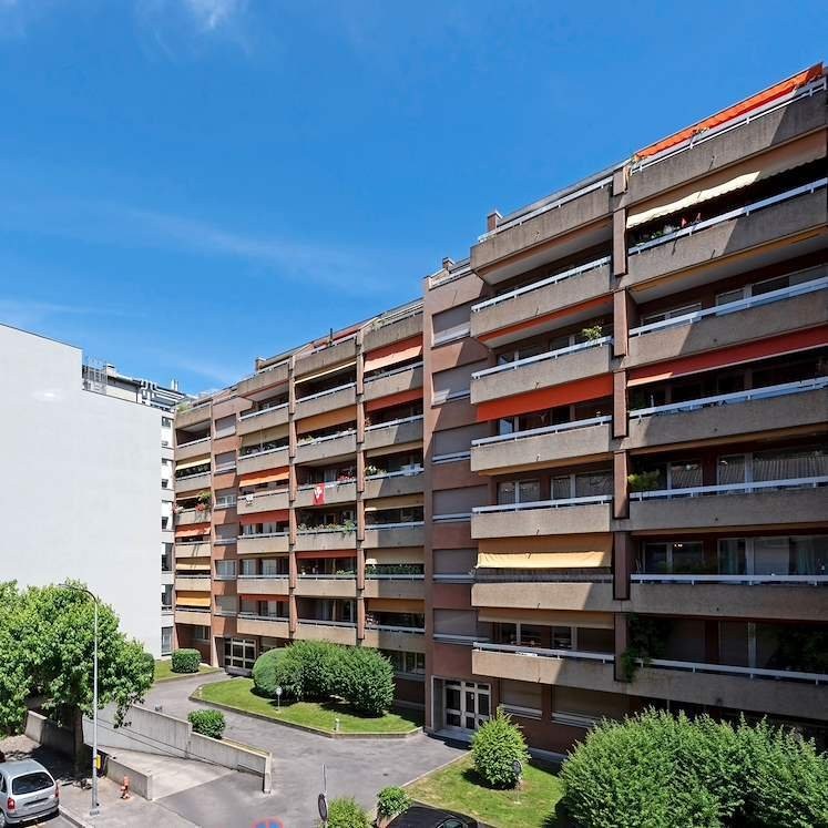 Garage singolo
  
In affitto garage individuale al 1° seminterrato   
  
Affitto: CHF 250.- + IVA 8.1%   
  
Contatto: Monsieur Osmani Shkelzen 078 846 23 29