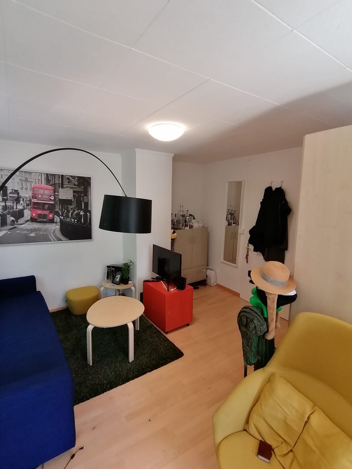Camera in un appartamento condiviso, foto 1 di 7