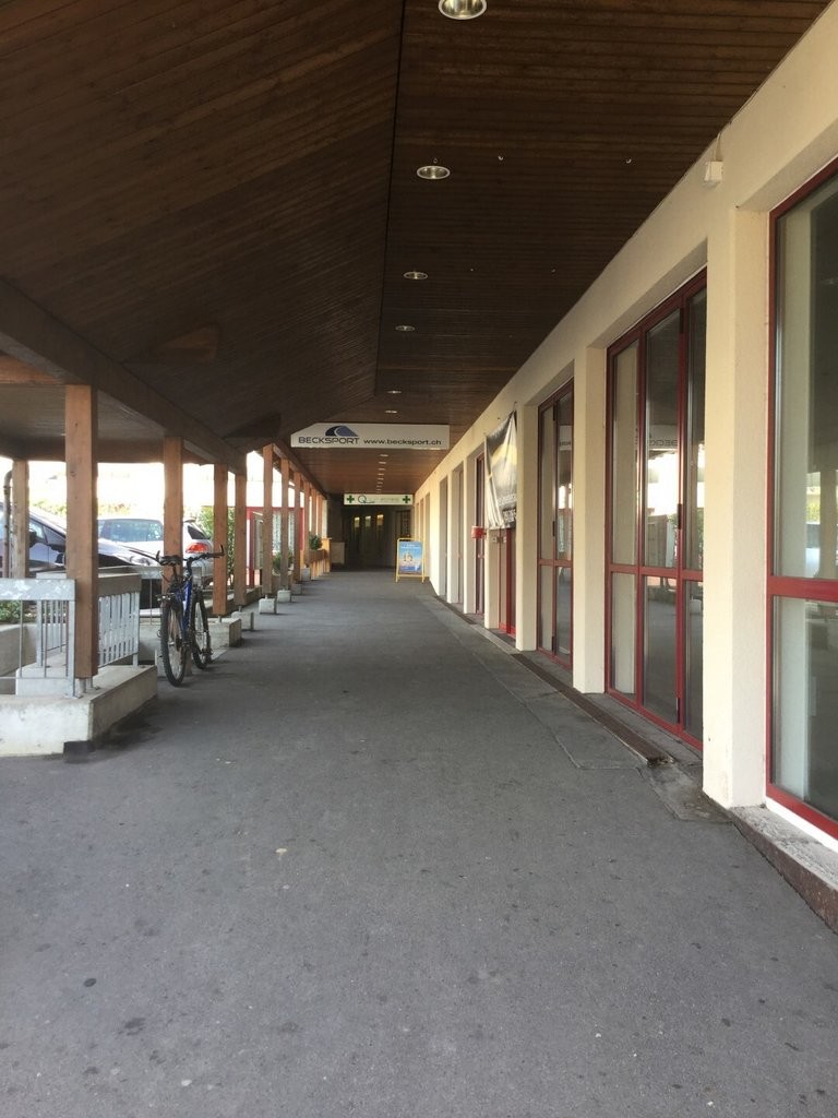 173m² shop