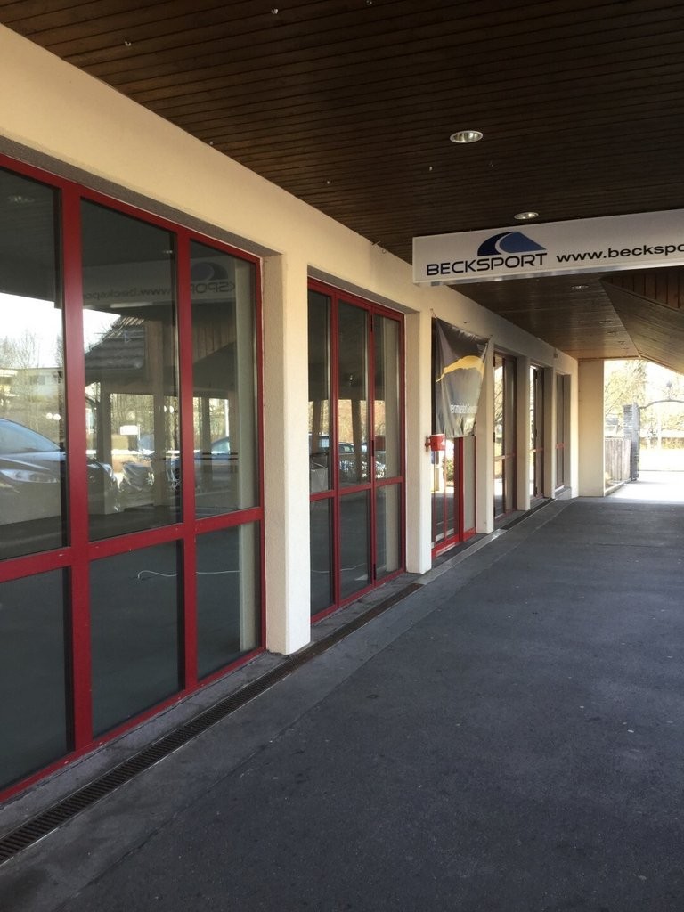 173m² shop