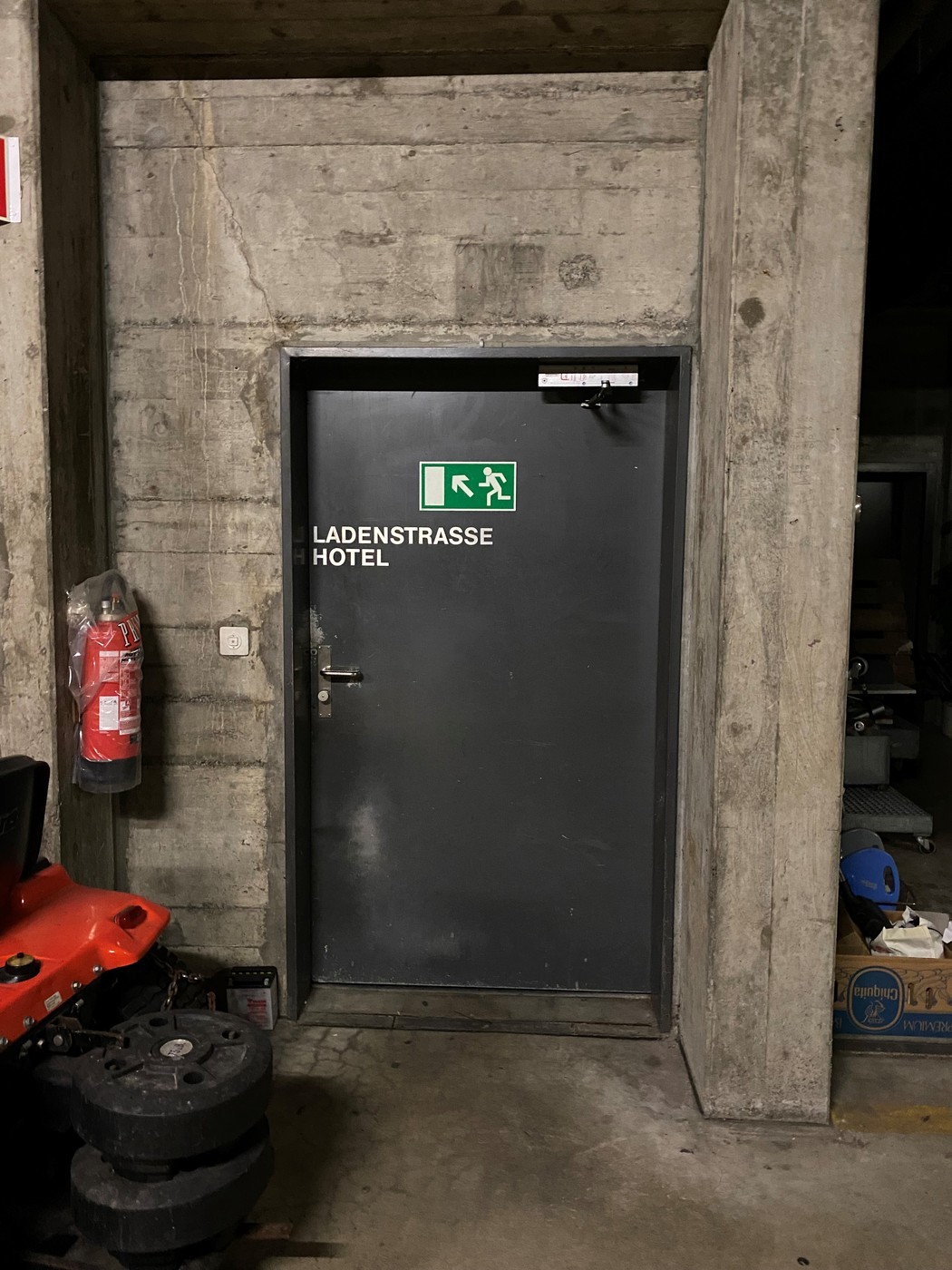 Posto auto interrato, foto 6 di 8
