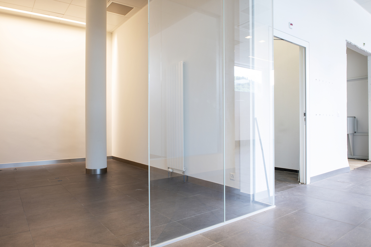 125m² shop