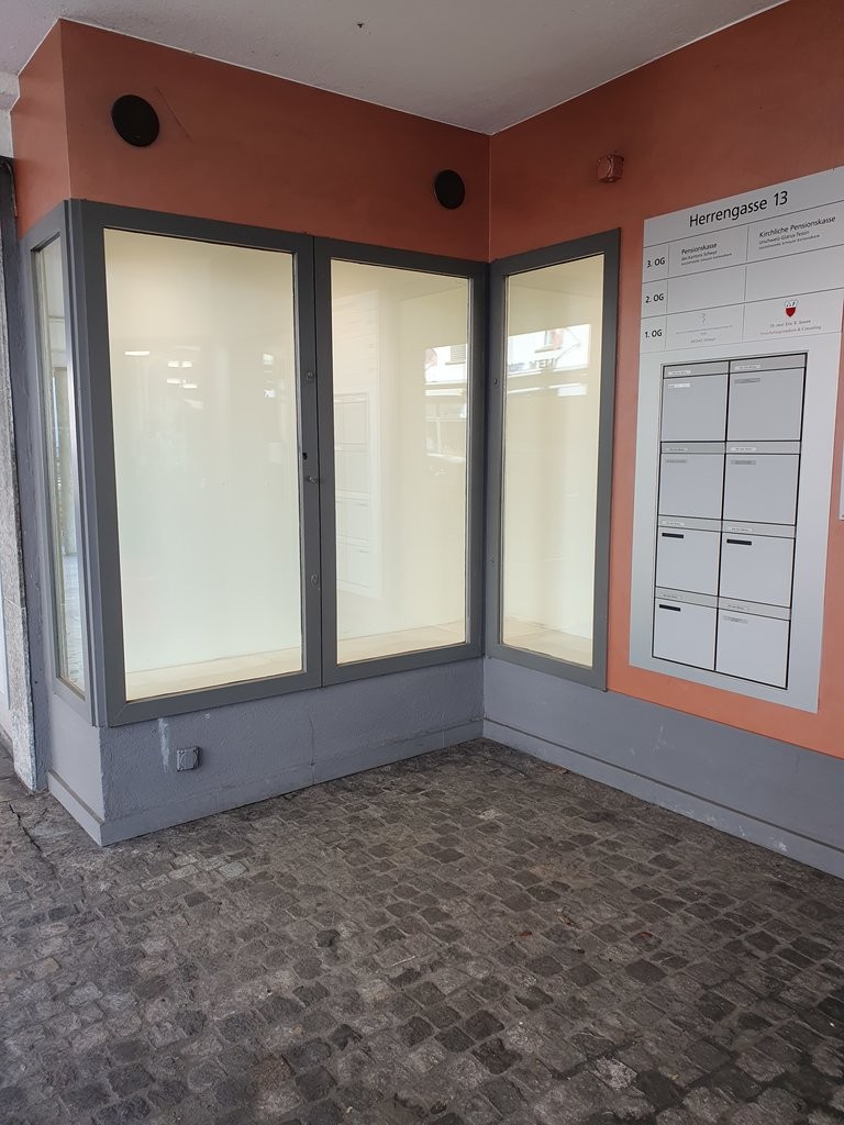 1m² display window