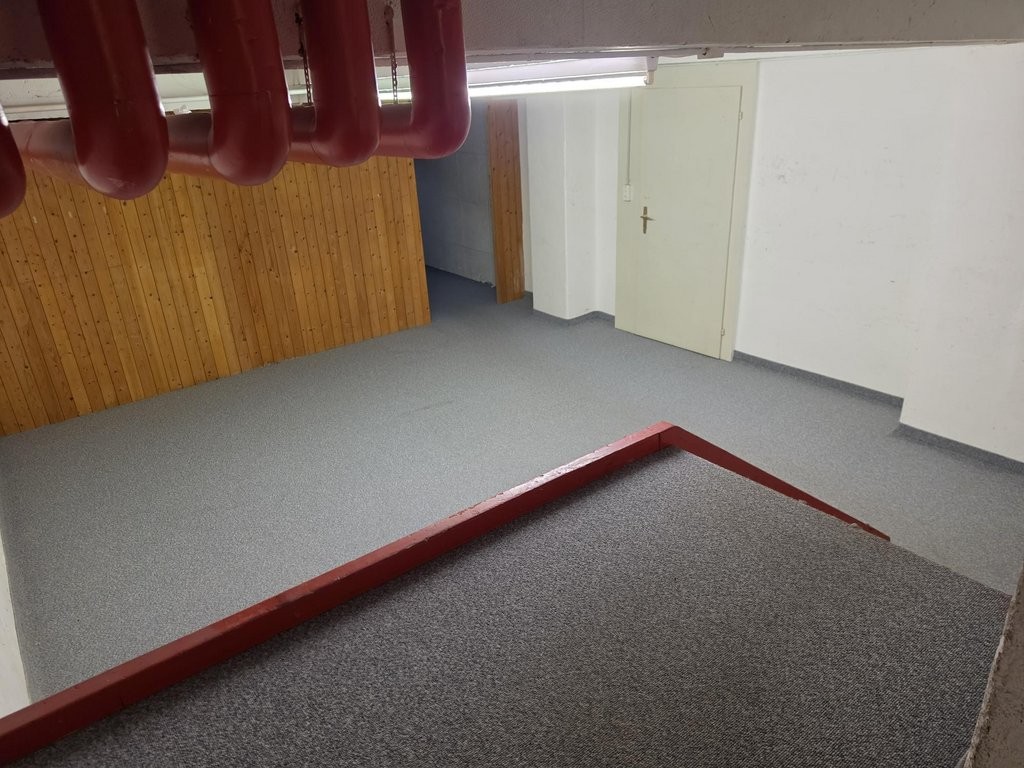156m² negozio