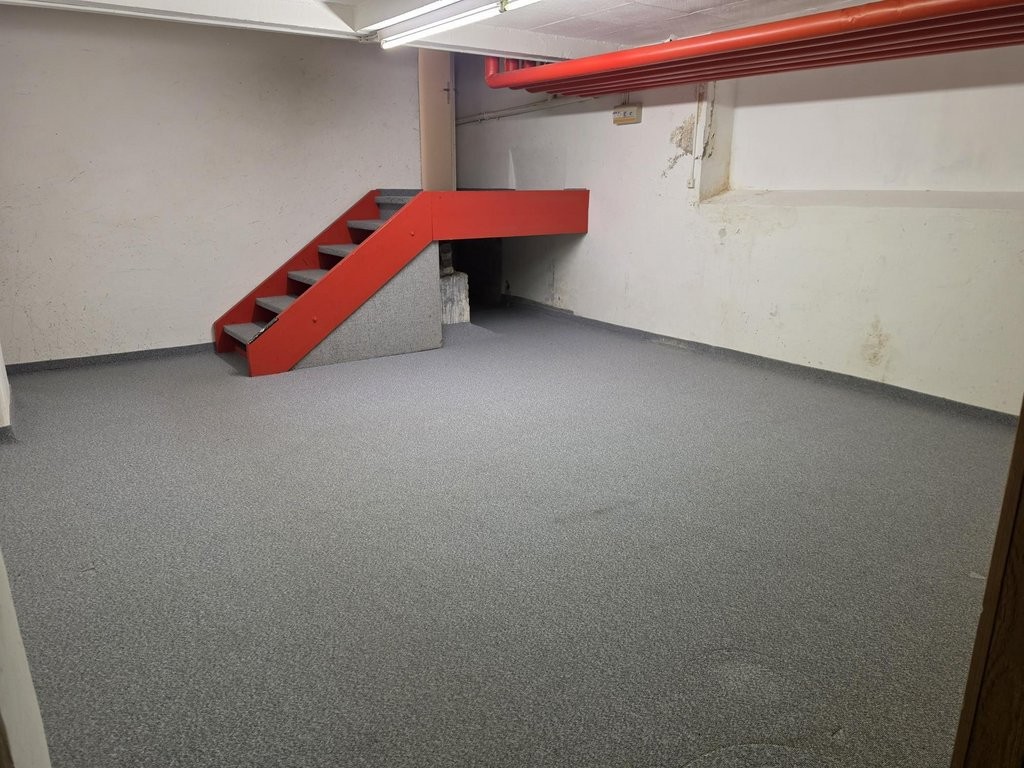 156m² negozio