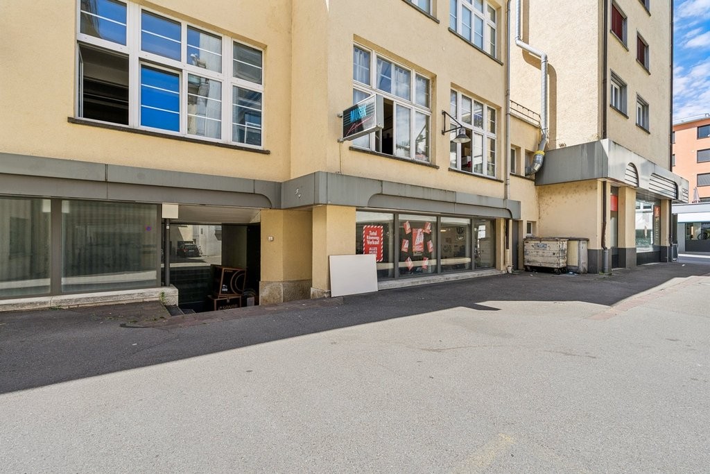 156m² negozio