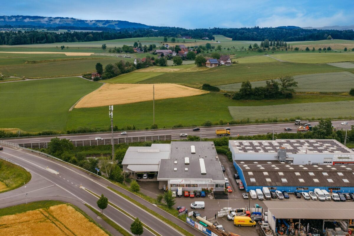 915m² factory