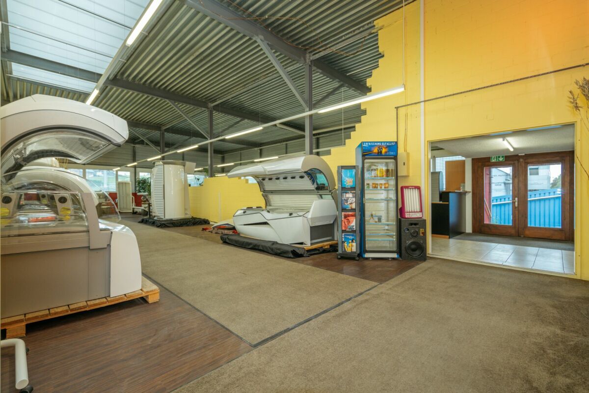 915m² factory