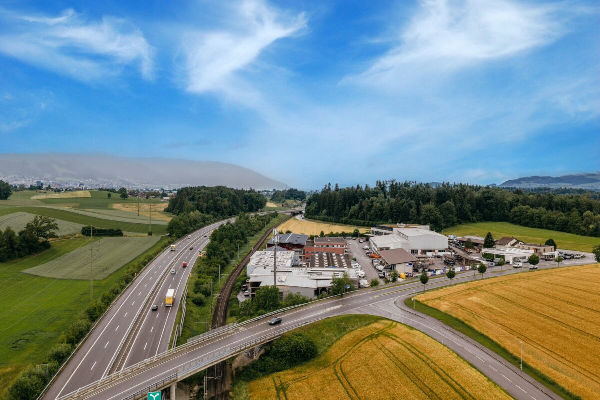 915m² factory