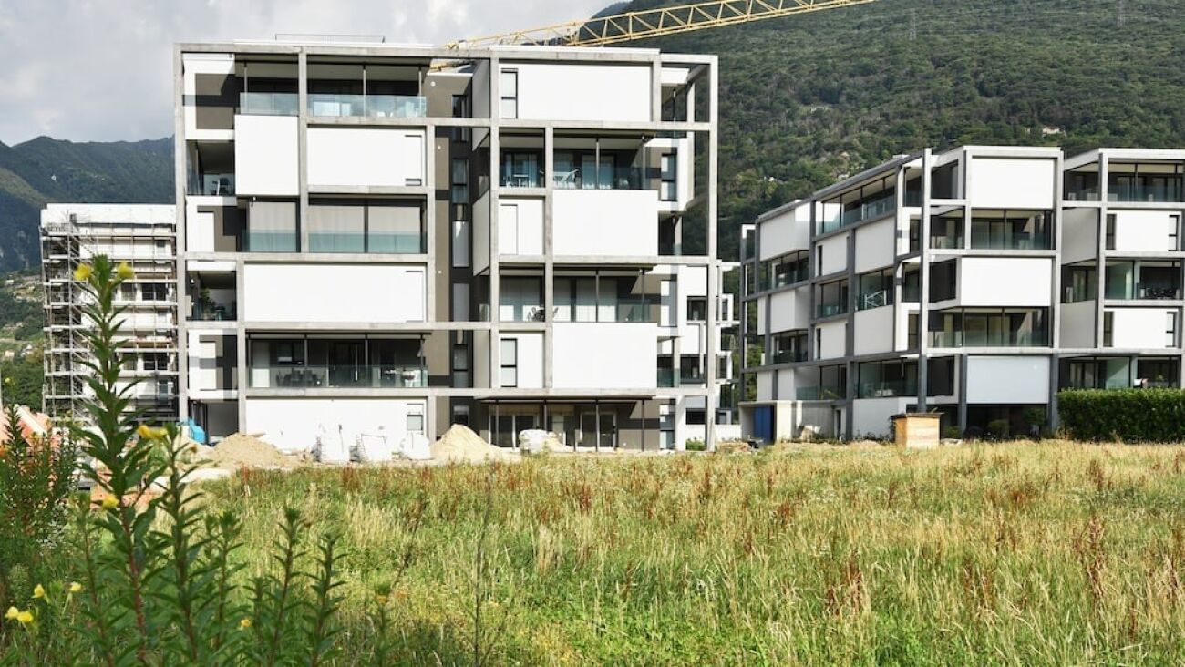 Modern Apartment Luxury C19 Bellinzona 

Appartamento di 3.5 locali a Bellinzona, nel cuore del Ticino, circondato dal verde con vista sulle montagne e sui castelli. 

L'appartamento dispone di un soggiorno luminoso con zona pranzo e cucina a pianta aperta, arredato con moderni mobili di design. 

È, foto 9 di 9