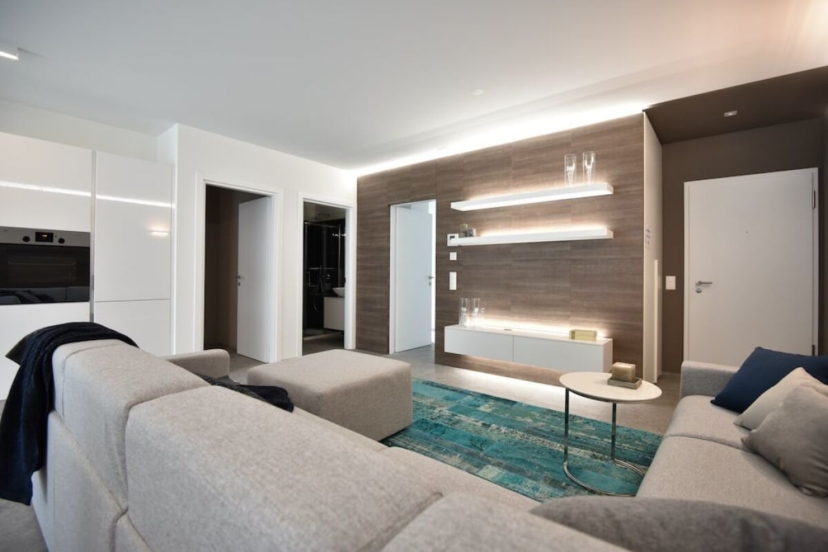 Modern Apartment Luxury C19 Bellinzona 

Appartamento di 3.5 locali a Bellinzona, nel cuore del Ticino, circondato dal verde con vista sulle montagne e sui castelli. 

L'appartamento dispone di un soggiorno luminoso con zona pranzo e cucina a pianta aperta, arredato con moderni mobili di design. 

È, foto 2 di 9