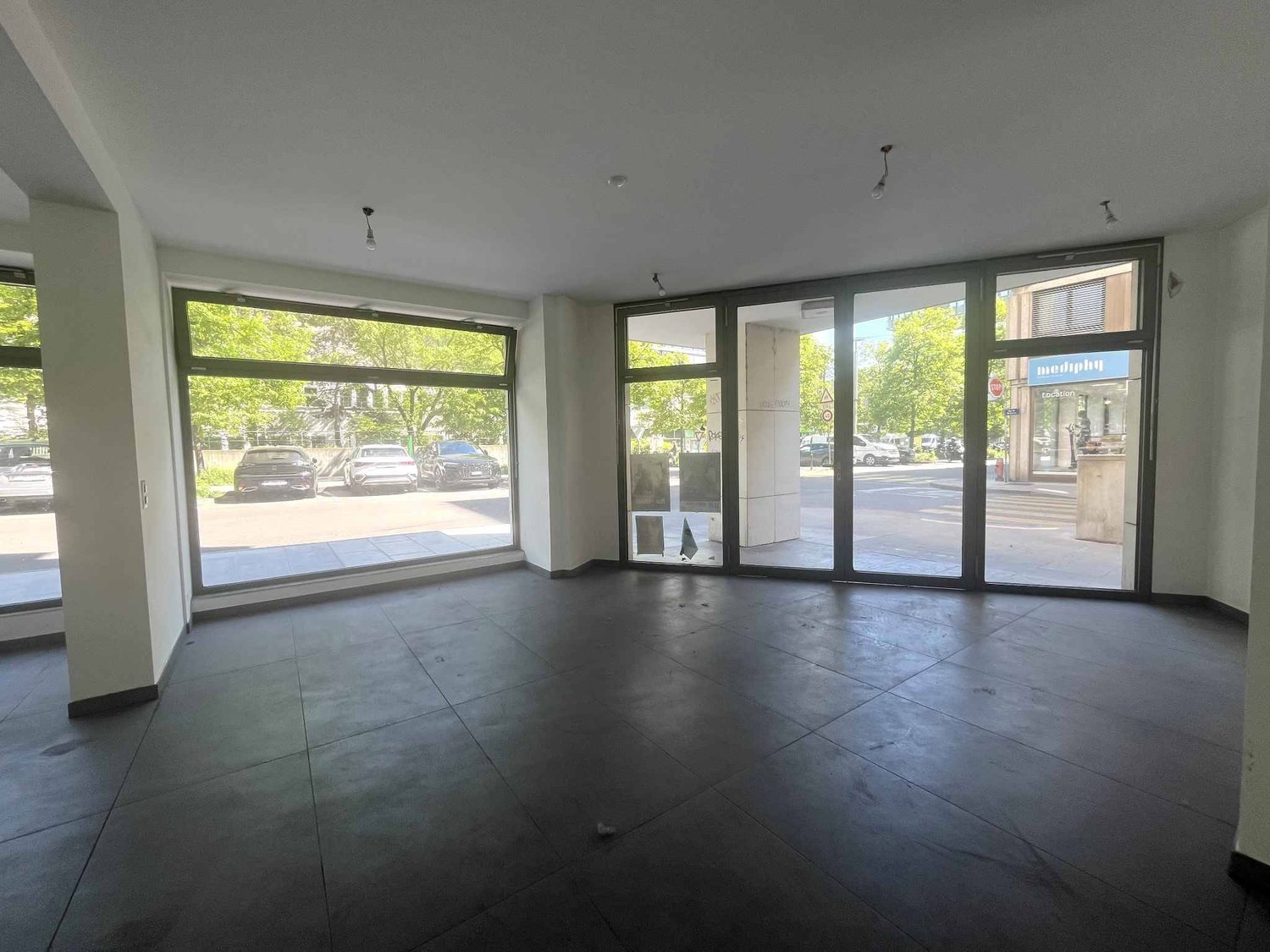 177m² arcade