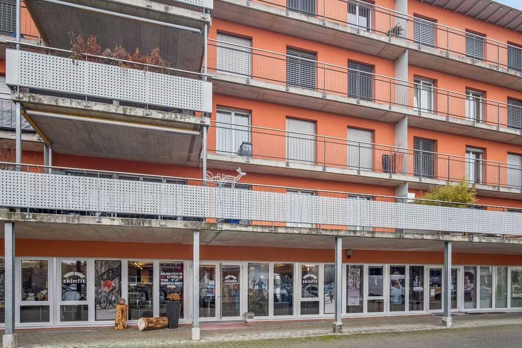 174m² office