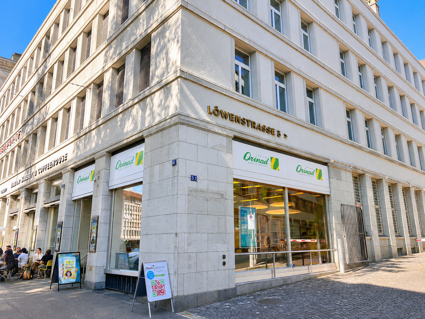 140m² de surface commerciale","description":"Dans un emplacement central à Zürich et au cœur de l'un des quartiers les plus prisés de la ville, une surface commerciale se libère, laquelle brille par ses hauts plafonds et sa grande visibilité.

Les environs directs avec le Coop Pronto, l'établissemen