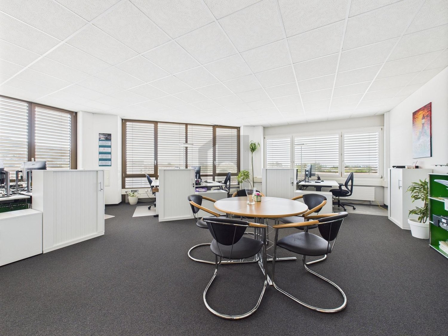 135m² office