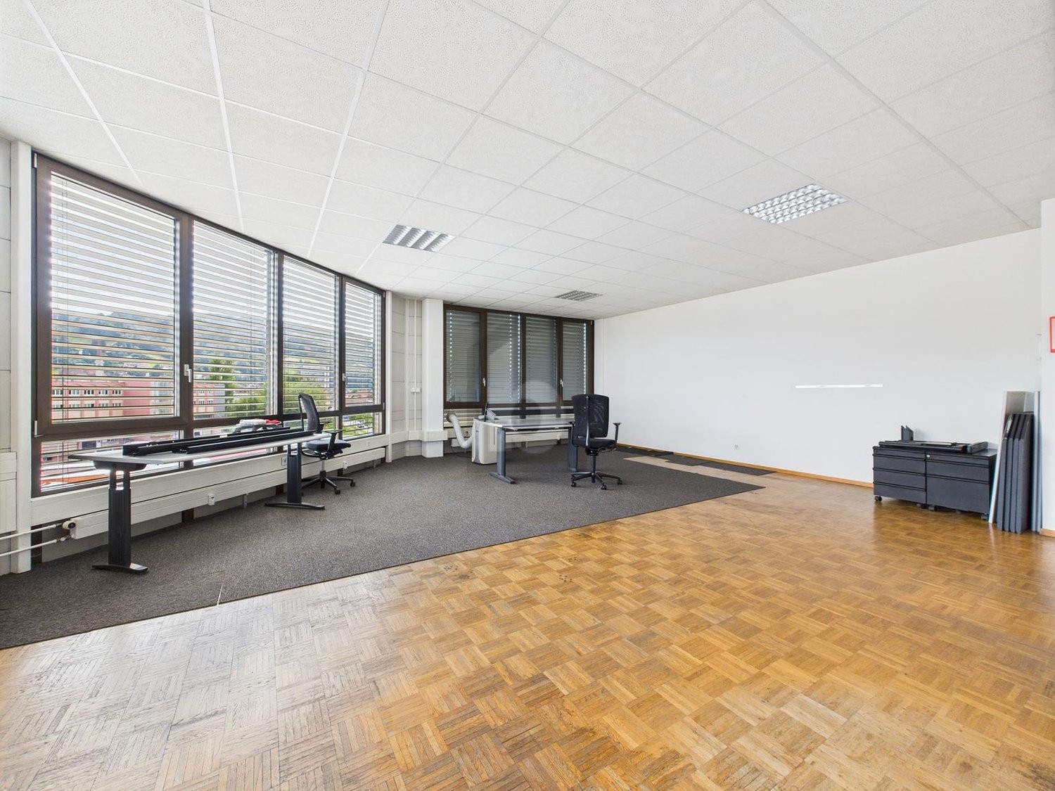 135m² office