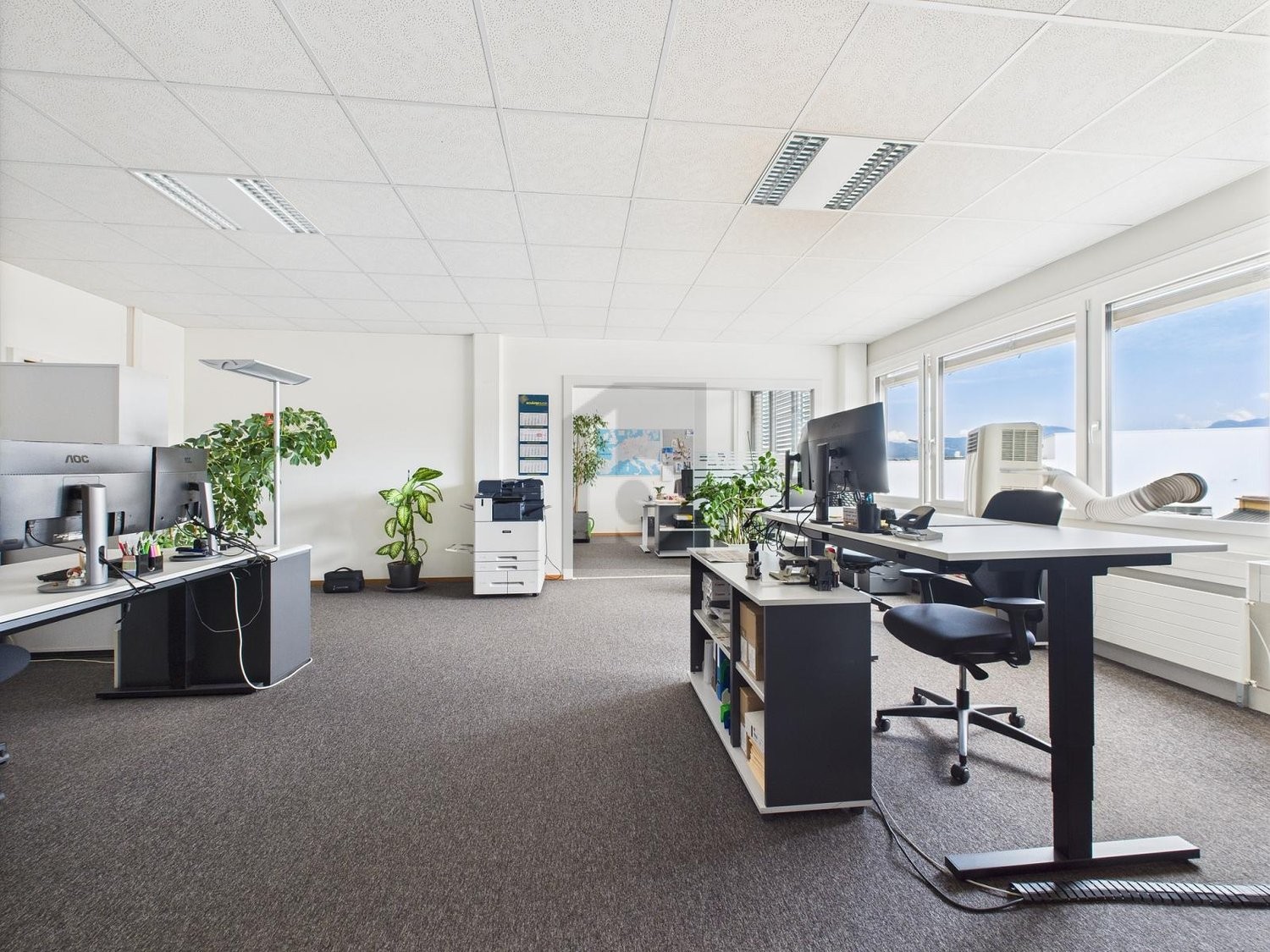 135m² office