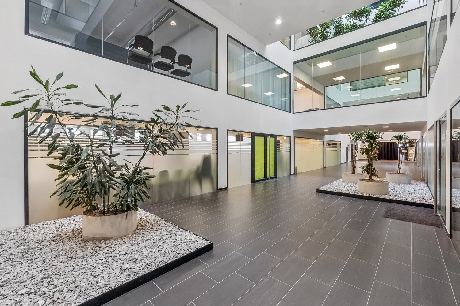 347m² ufficio, foto 2 di 9