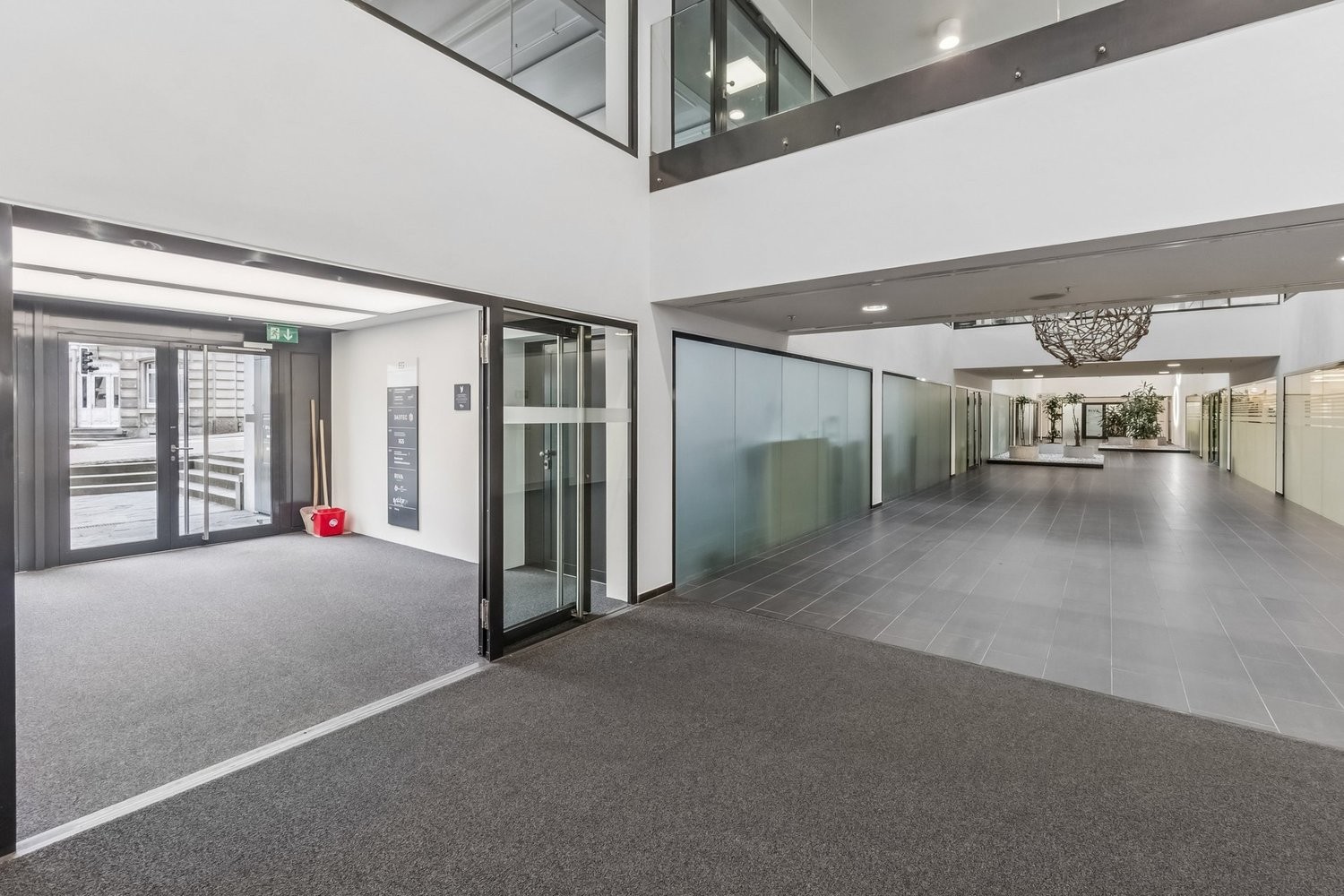 347m² ufficio, foto 3 di 9
