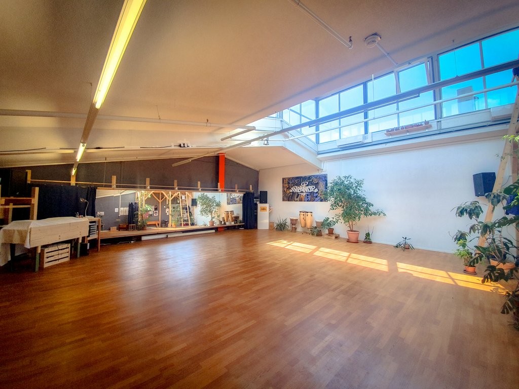 123m² office