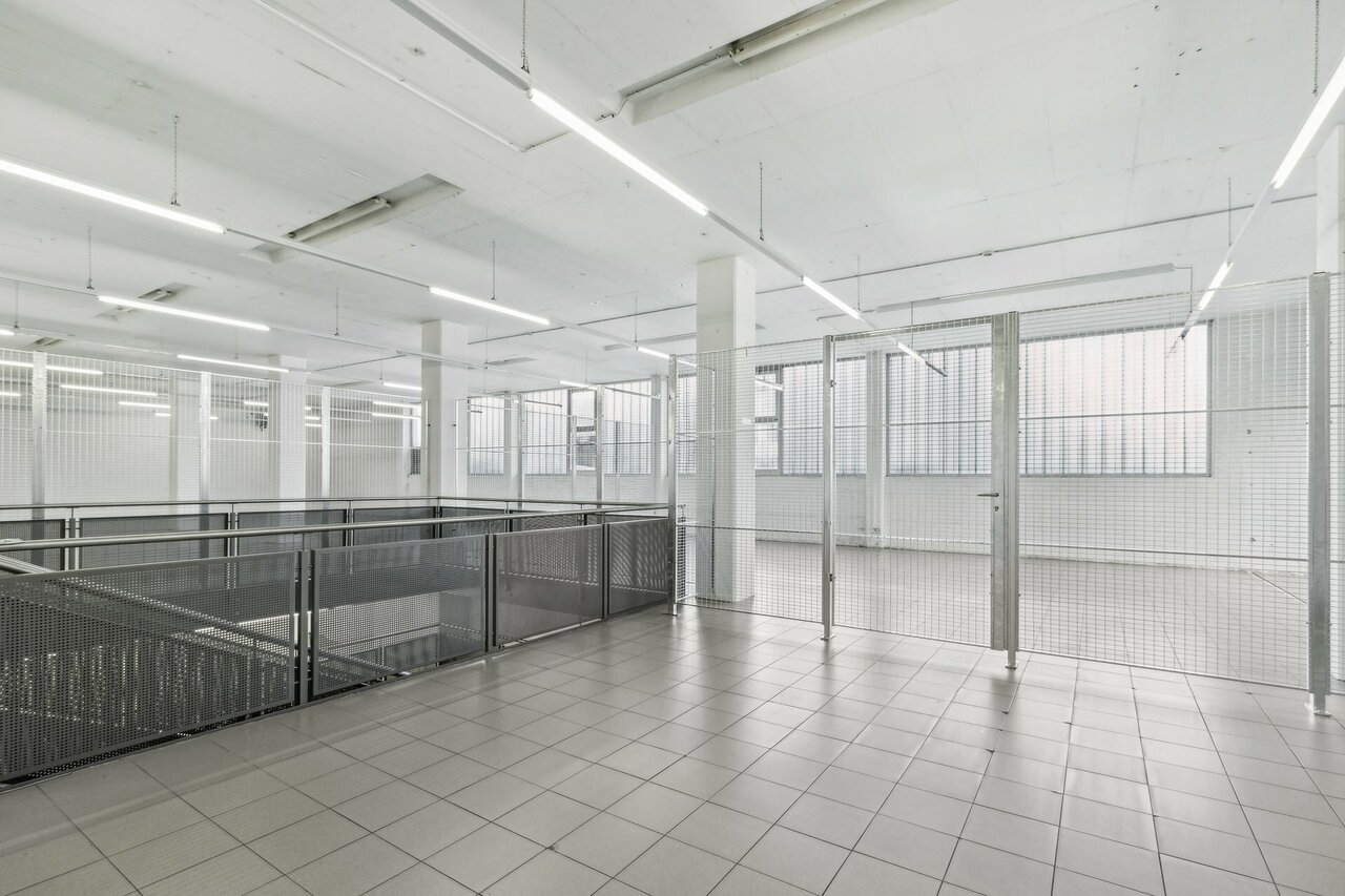 Locale di magazzino di 123m²